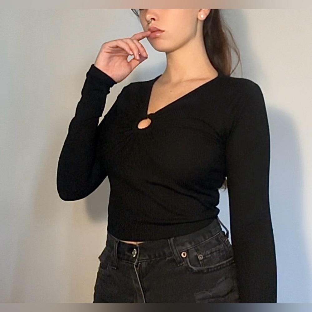 Black Keyhole Long Sleeve Blouse